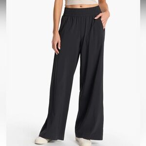 Vuori Willa wide leg jogger